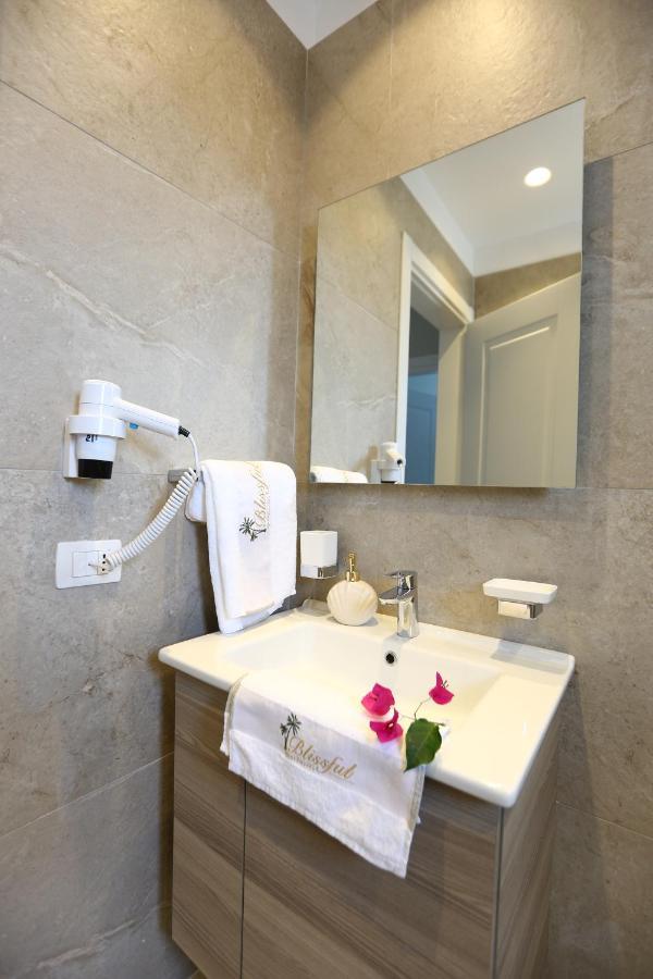Blissful Apartments Sarande Bagian luar foto