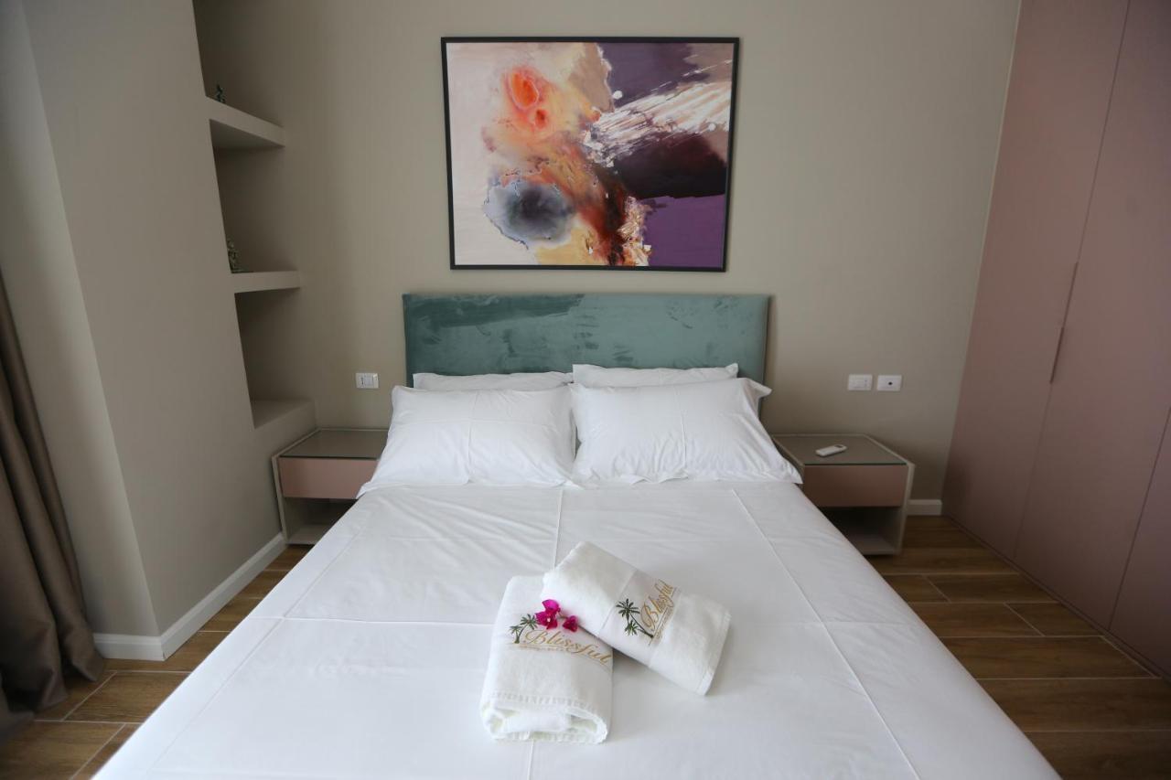 Blissful Apartments Sarande Bagian luar foto