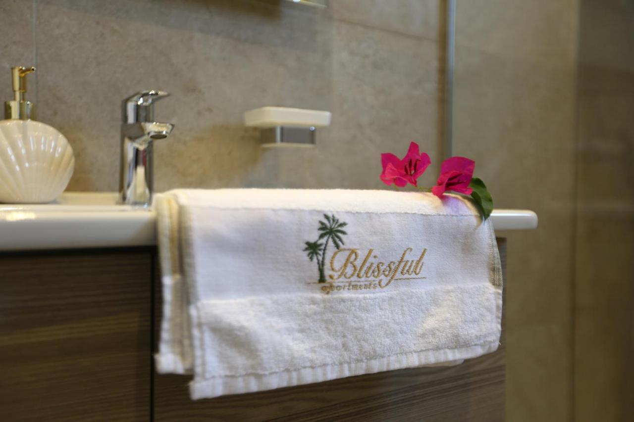 Blissful Apartments Sarande Bagian luar foto