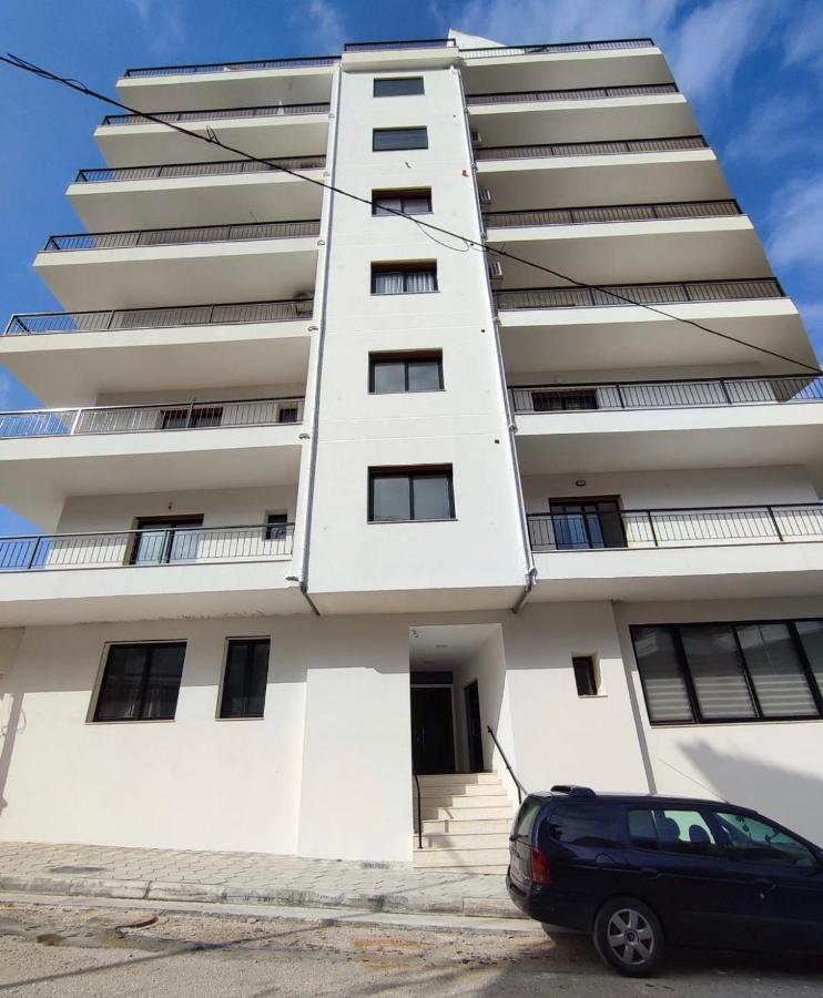 Blissful Apartments Sarande Bagian luar foto