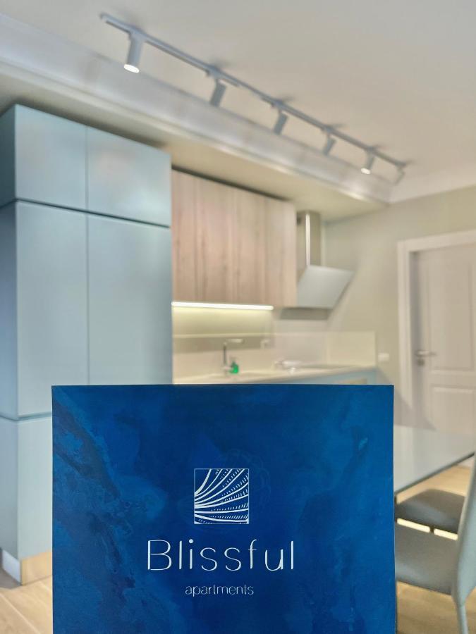 Blissful Apartments Sarande Bagian luar foto
