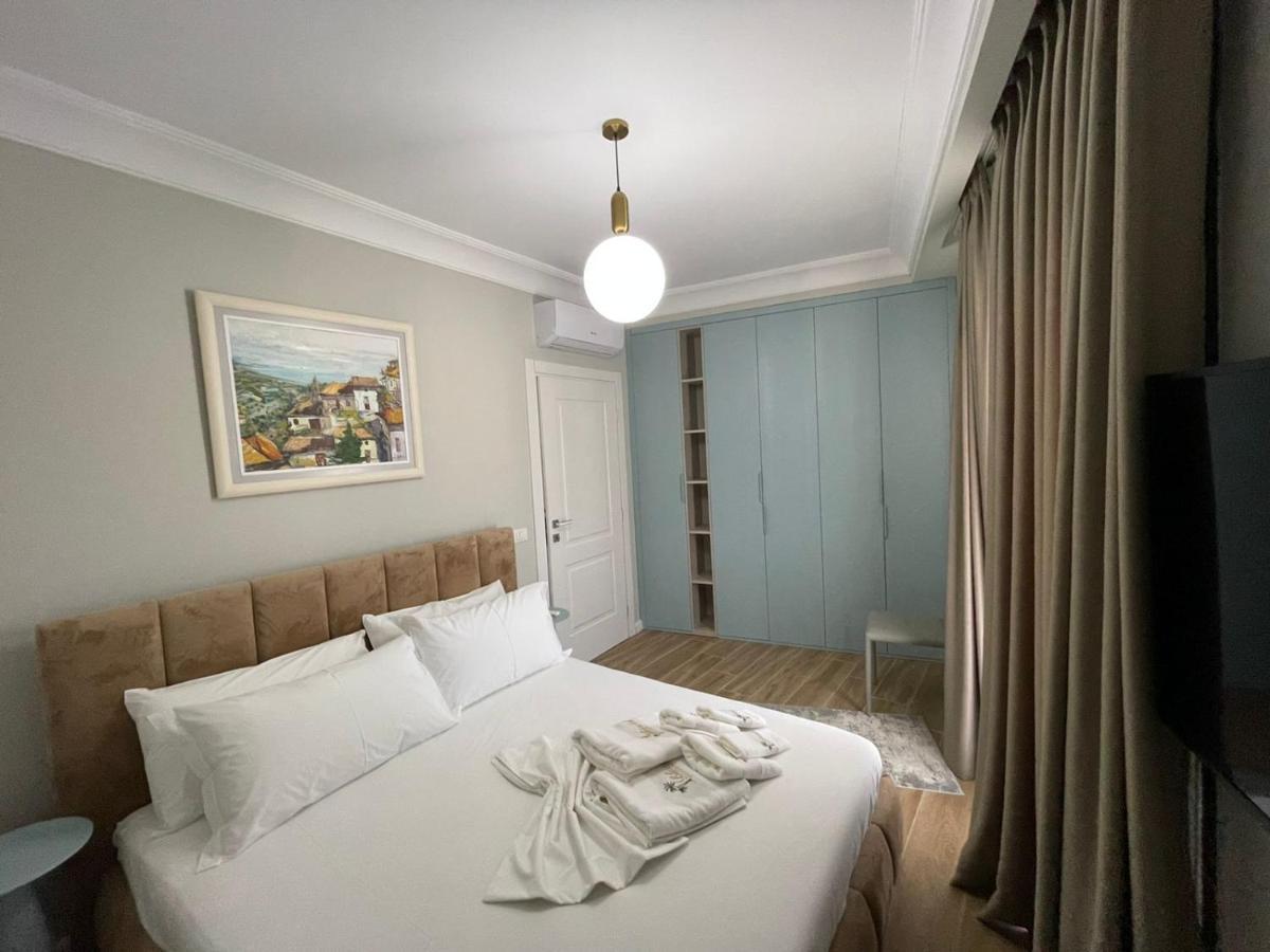 Blissful Apartments Sarande Bagian luar foto