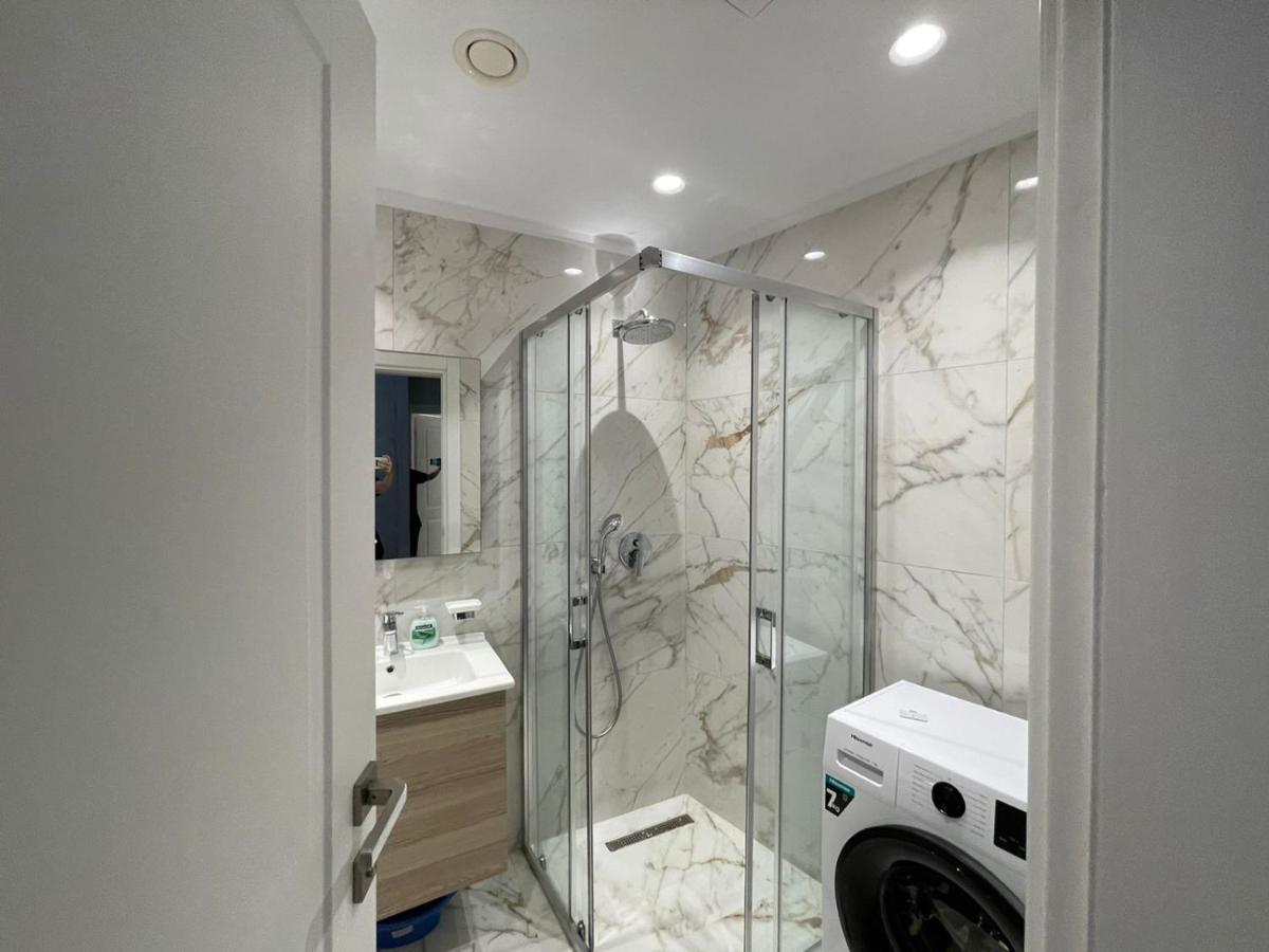 Blissful Apartments Sarande Bagian luar foto
