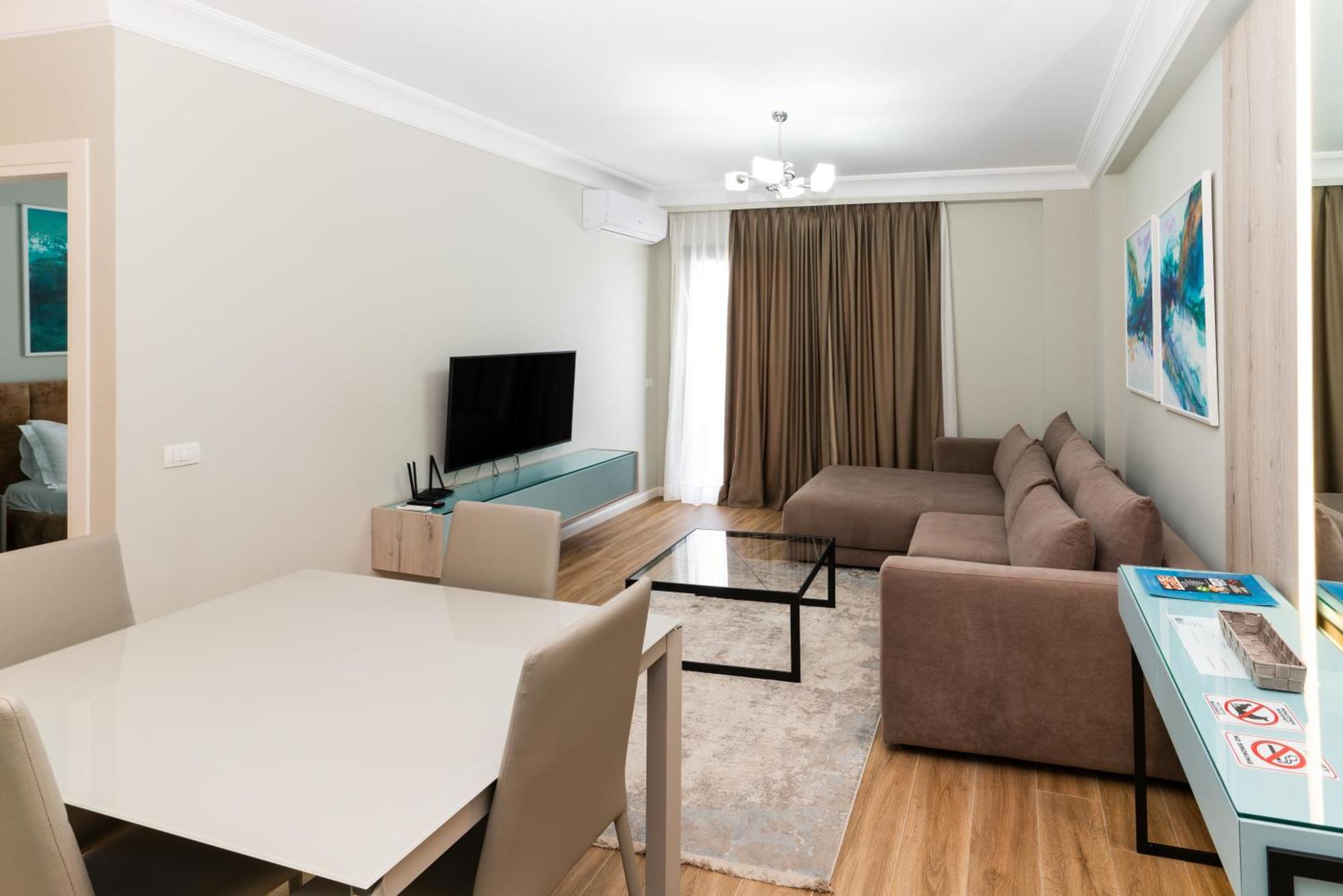 Blissful Apartments Sarande Bagian luar foto