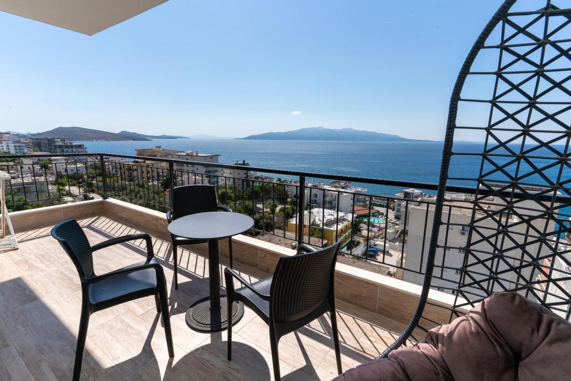 Blissful Apartments Sarande Bagian luar foto