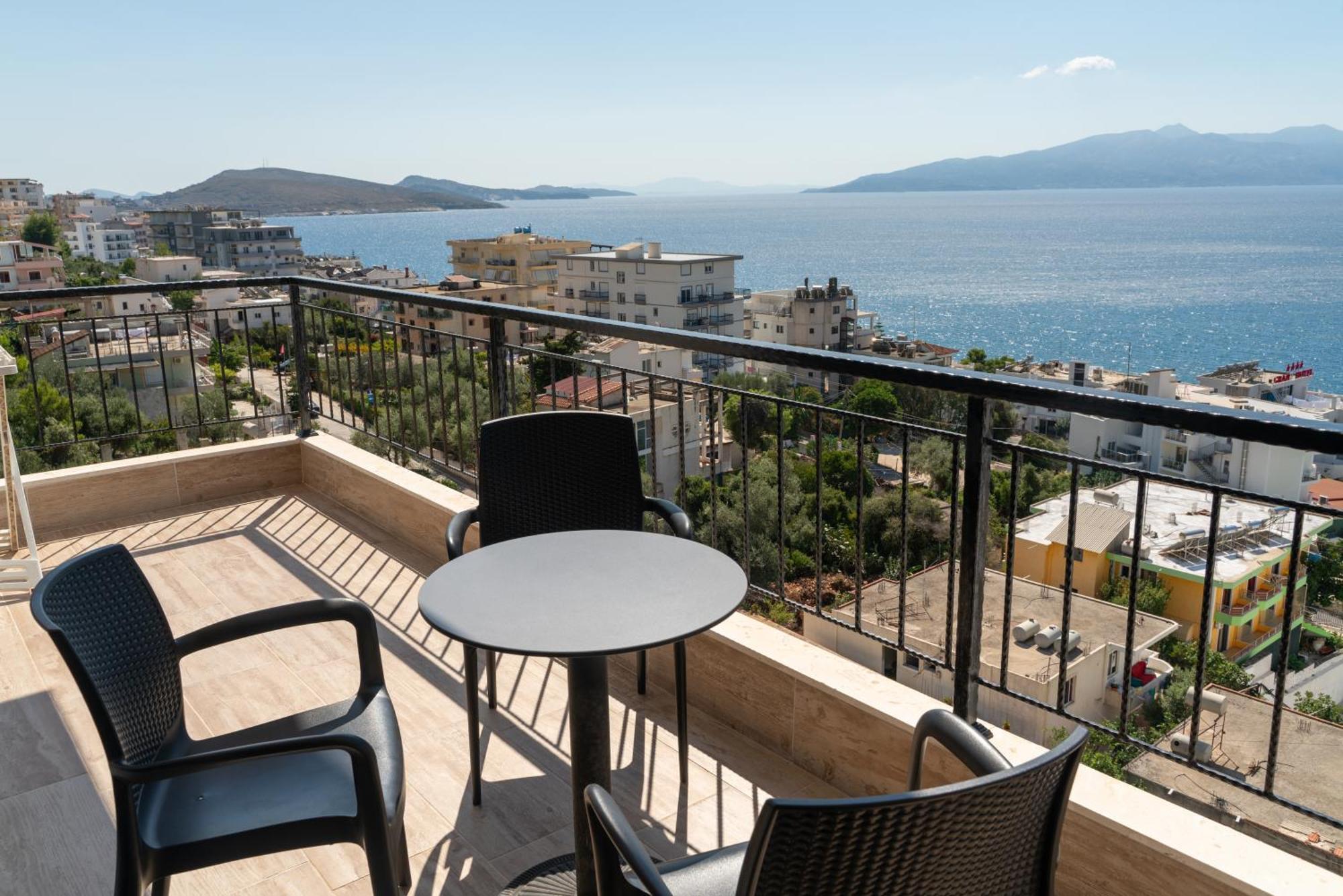 Blissful Apartments Sarande Bagian luar foto
