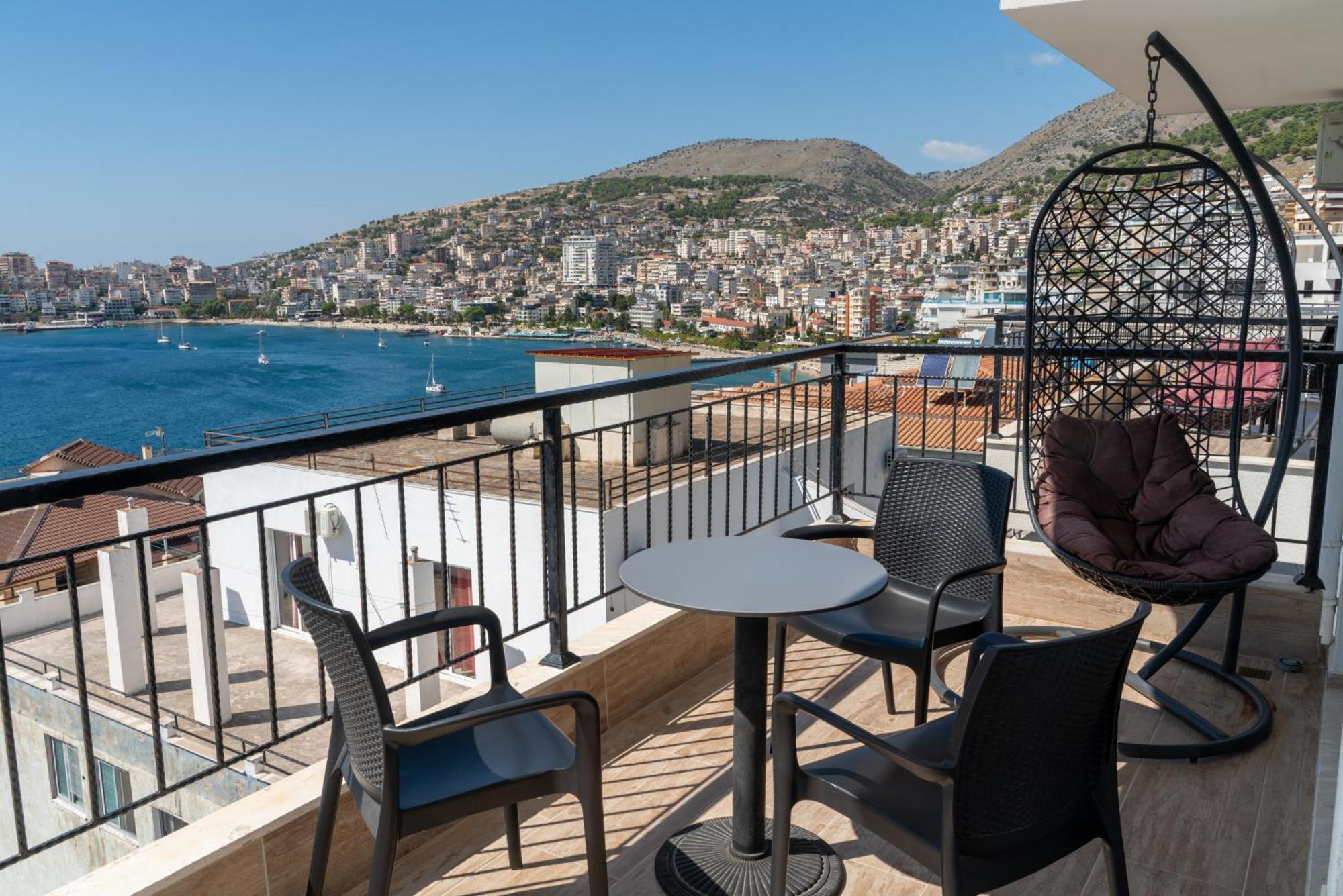 Blissful Apartments Sarande Bagian luar foto
